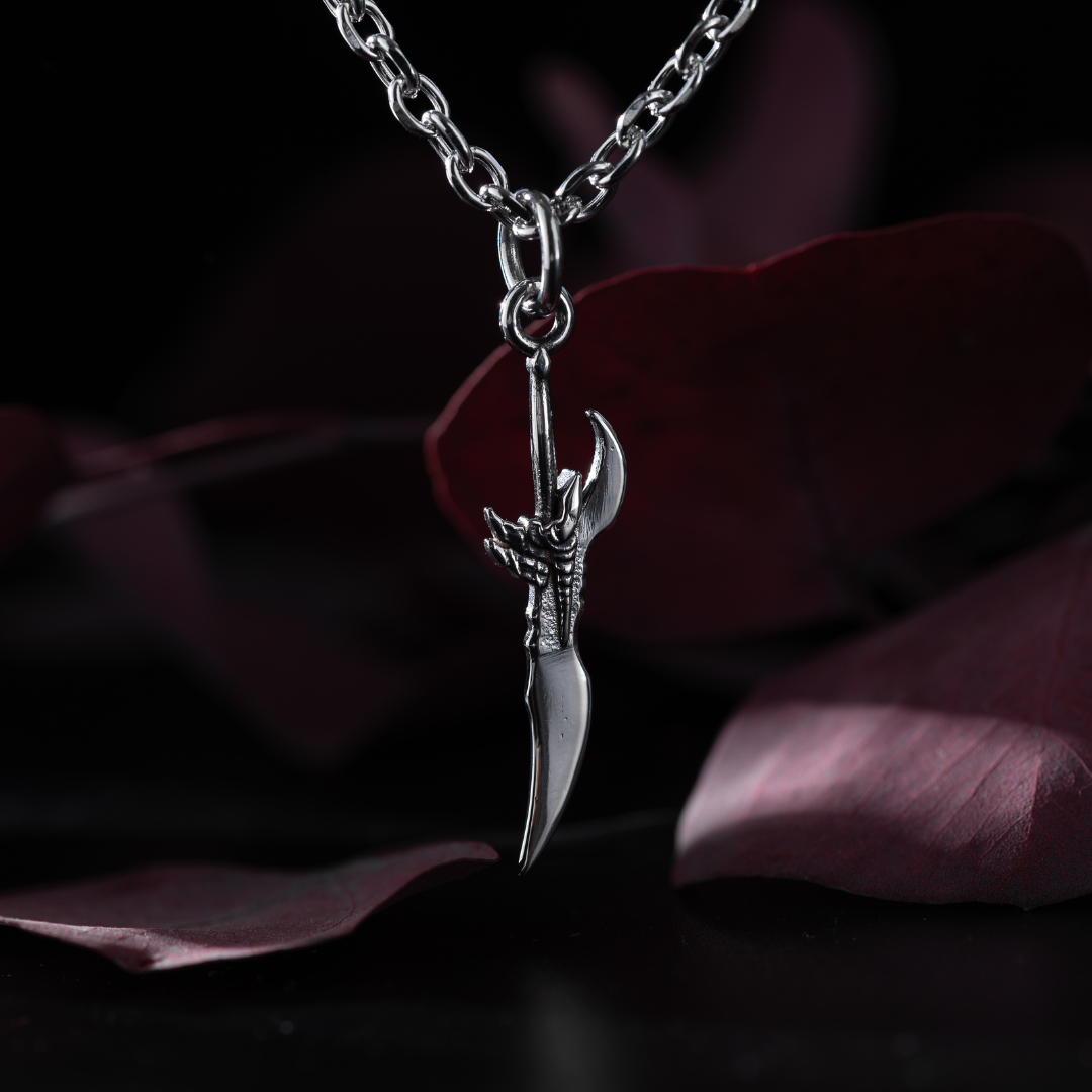 Rasaka's Fang Necklace